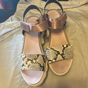 Sorel snakeskin Kinetic Wedge Sandal previously loved. Full grain leather upper